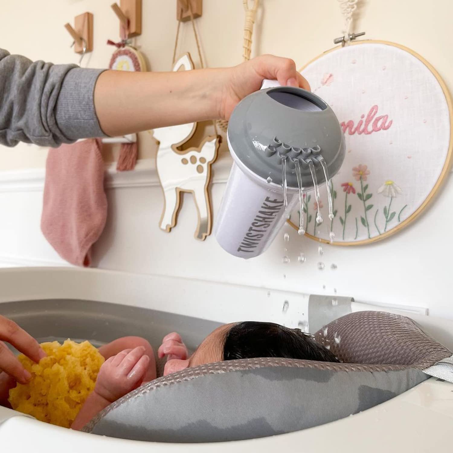 twistshake-gobelet-de-rin-age-b-b-rince-t-te-bain-ergonomique-sans-bpa-ni-bps image 4