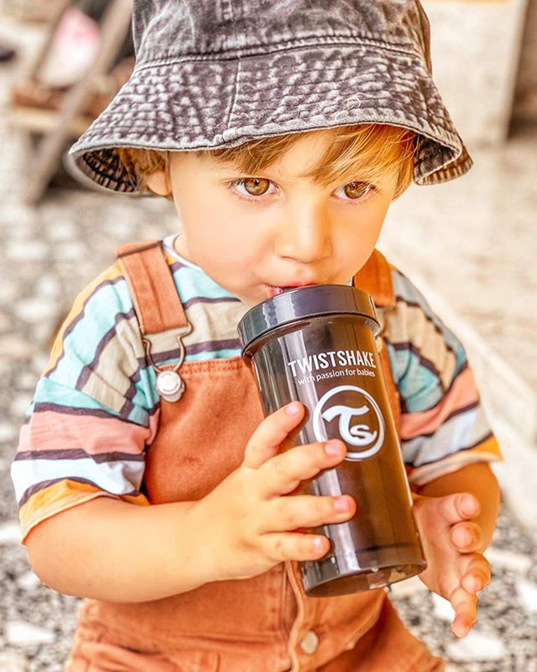 twistshake-kid-cup-biberon-d-apprentissage-360-ml-noir image 3