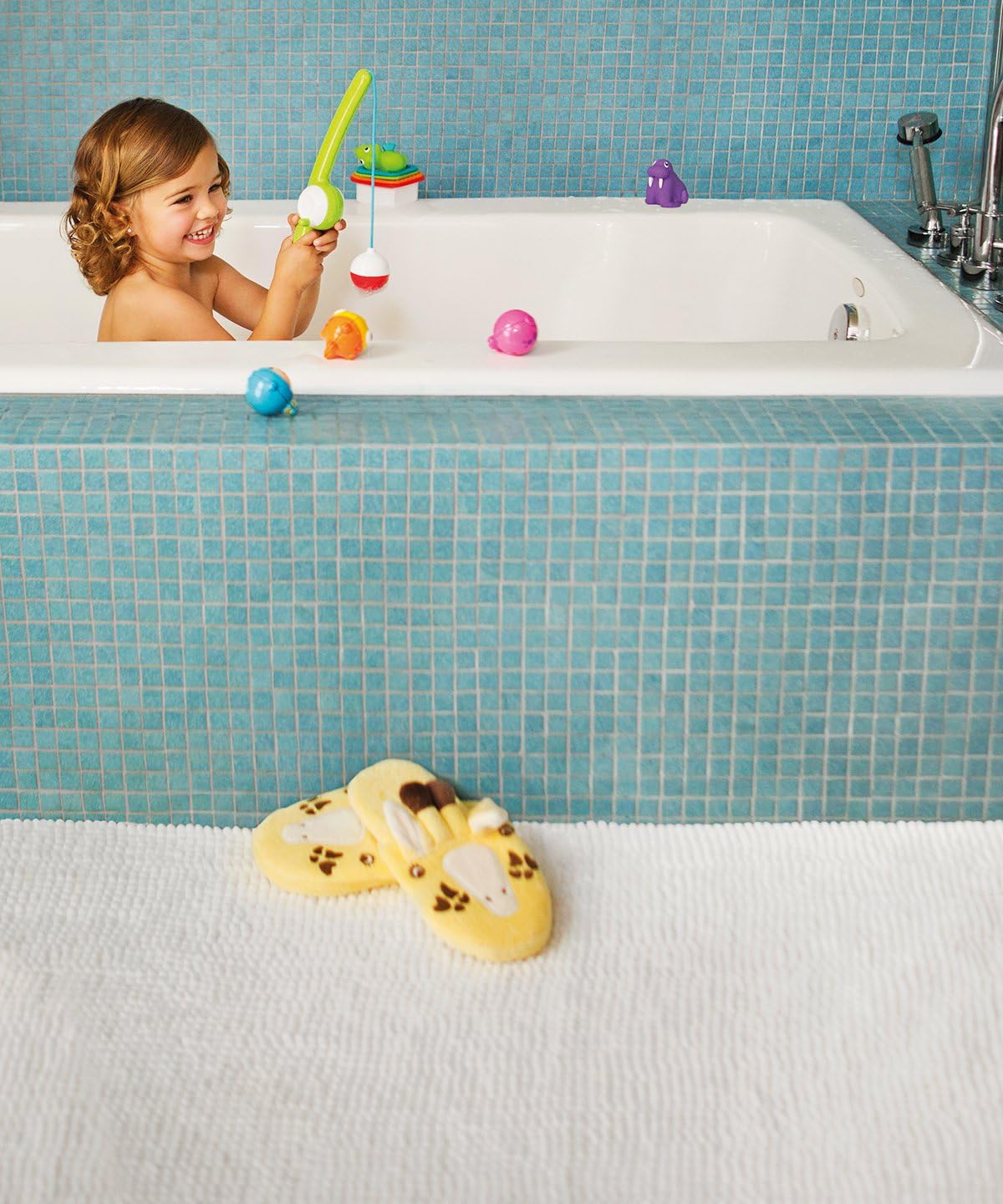 munchkin-gone-fishing-canne-p-che-de-bain-magn-tique-avec-2-poissons-arroseurs image 2