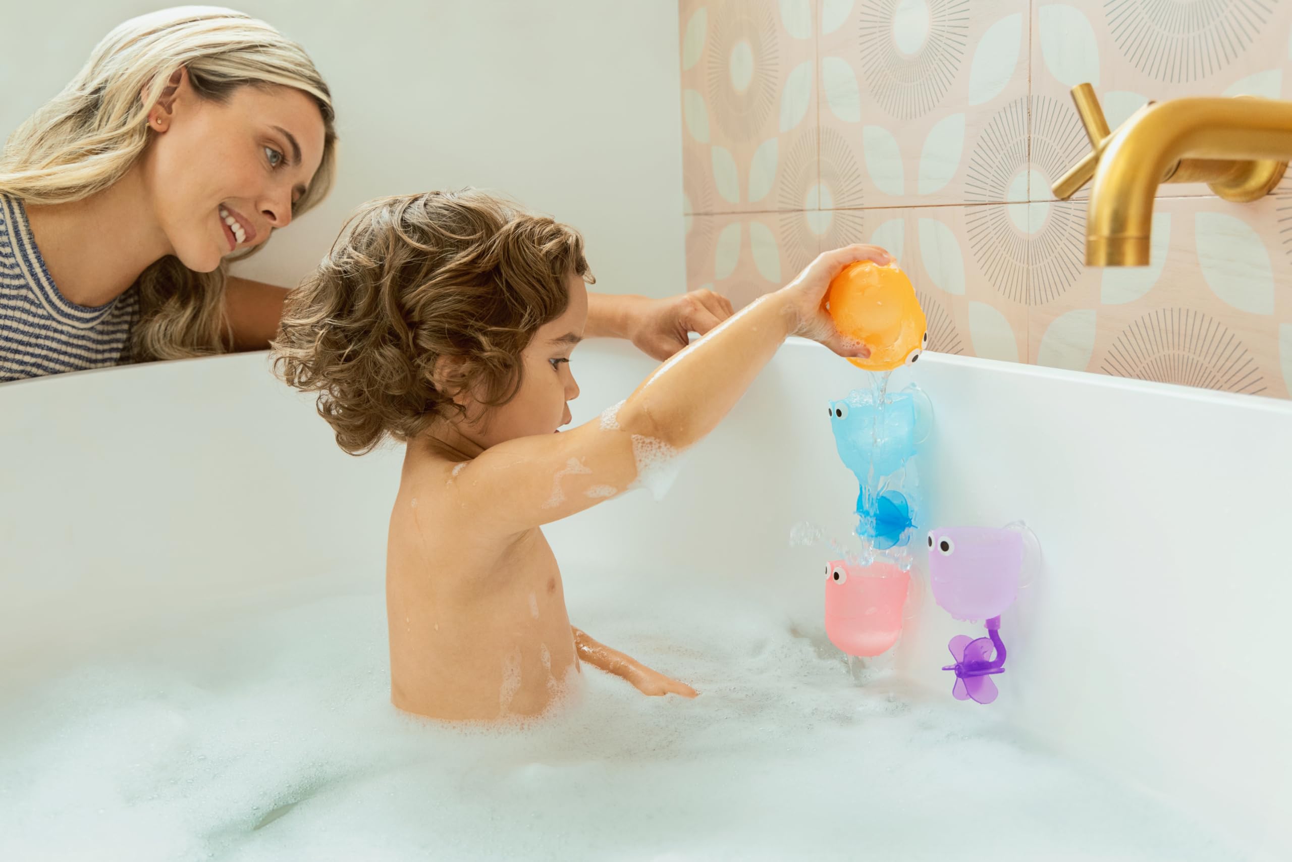 munchkin-falls-jouet-de-bain-cascade-e0-ventouses-3-gobelets-tasse-verseuse image 7