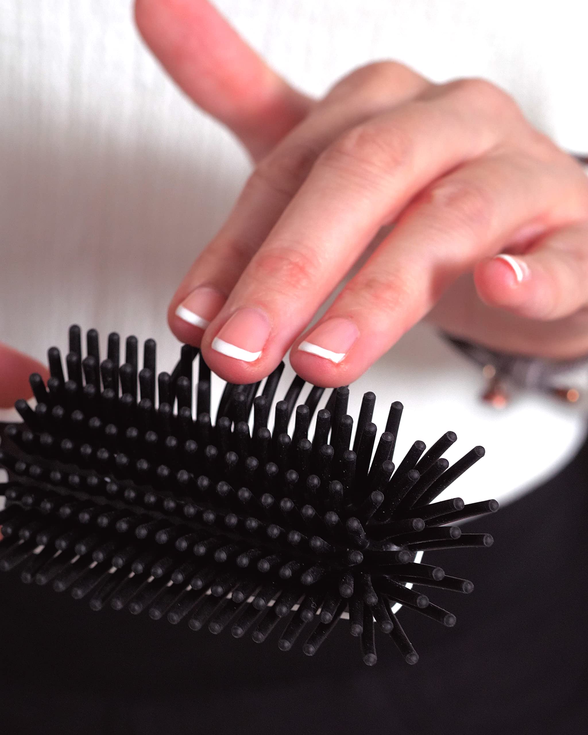 twistshake-brosse-nettoyage-biberon-t-tine-2-en-1-noir-blanc image 5