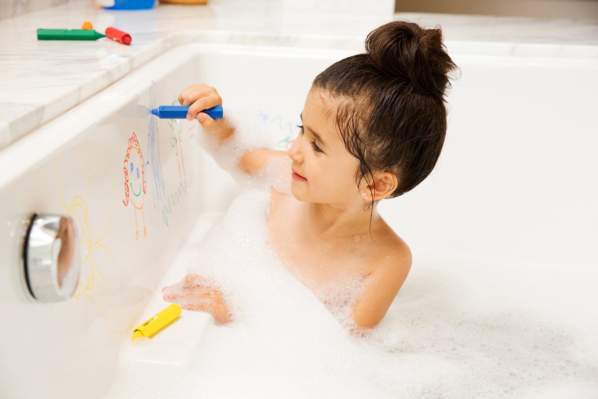 munchkin-crayons-de-bain-lavables-jouet-de-bain-ensemble-de-5-crayons image 3
