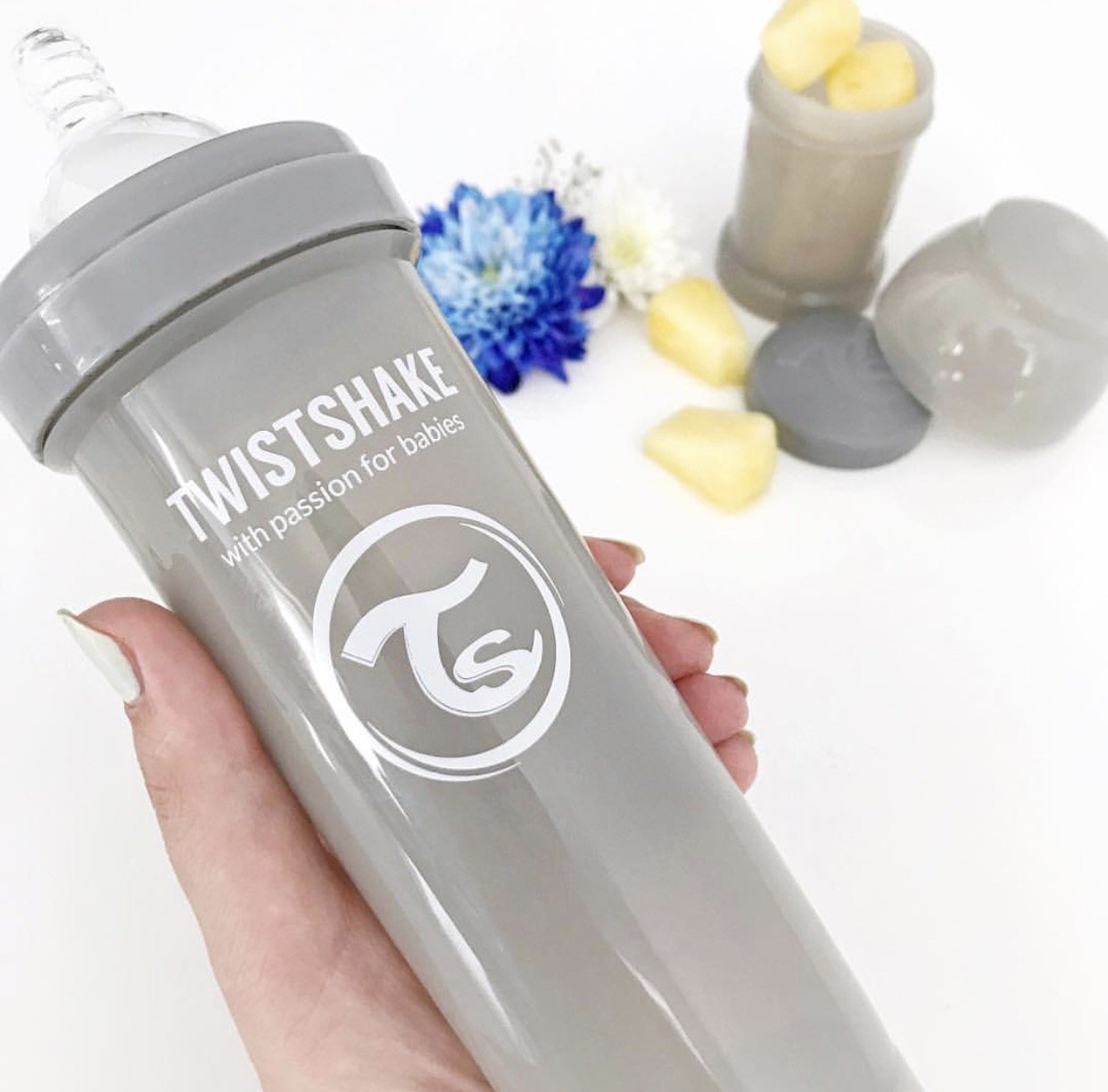 twistshake-biberon-anti-colique-330-ml-4-mois-avec-r-cipient-poudre-noir image 6